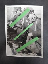 Photo ORIGINALE allemande 1944 soldat nettoyage armes MAUSER Front NARWA RUSSIE. d'occasion  Orchies