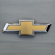 Logotipo emblema gravata borboleta traseira Chevy Camaro 2016-2022 cromado dourado 84003919 fabricante de equipamento original comprar usado  Enviando para Brazil