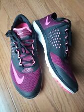 Usado, Tênis de corrida Nike Fitsole tamanho 8.5 rosa e preto leve tênis esportivo comprar usado  Enviando para Brazil