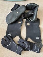 Various wetsuit gloves for sale  MIDHURST