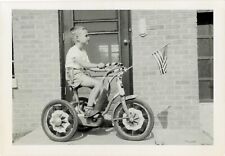 Foto: menino em triciclo com bandeira americana WU-D10-0215, usado comprar usado  Enviando para Brazil
