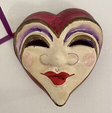 Máscara facial de porcelana pequeña en forma de corazón de colección colgante de pared - Mardi Gras - firmada segunda mano  Embacar hacia Argentina