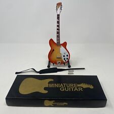 DANO MENOR Miniatura Guitarra Sunburst TOM PETTY Display PRESENTE Lembranças comprar usado  Enviando para Brazil