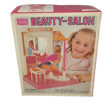 JUEGO DE SALÓN DE BELLEZA DE COLECCIÓN SEARS DE 1970 EN CAJA ORIGINAL SE ADAPTA A MUÑECAS BARBIE segunda mano  Embacar hacia Argentina