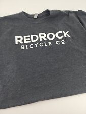 Camiseta gris unisex Red Rock Bicycle Co. Changing Lives talla M gráfica en la espalda segunda mano  Embacar hacia Argentina