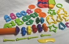 Lote a granel de moldes, cortadores y herramientas Play-Doh de aproximadamente 50 piezas segunda mano  Embacar hacia Argentina