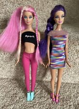 Muñeca Barbie Lote De 2 Muñecas Rosa Y Púrpura Pelo Gemelos Revestidos Y Estilo Lindo! segunda mano  Embacar hacia Argentina