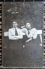 Usado, Jovens senhoras em blusas listradas no banco de jardim armário retrato Império Russo comprar usado  Enviando para Brazil