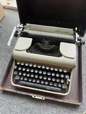 Máquina de escribir manual portátil Olympia SM3 1953 modelo 1953 reparada profesionalmente segunda mano  Embacar hacia Mexico
