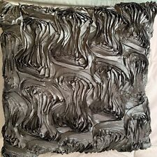 Travesseiro decorativo 18x18 redemoinhos de cetim cinza escuro estado perfeito comprar usado  Enviando para Brazil