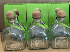 Usado, 3 X Botellas GRANDES de Tequila Plateado Patrón 1.75L vacías con Caja de Cinta Verde y Corcho segunda mano  Embacar hacia Argentina