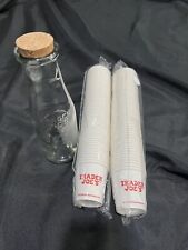 Tazas de papel y botella de leche de vidrio Trader Joe's segunda mano  Embacar hacia Mexico