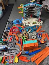 Hot Wheels Ultimate Garage Playset Shark Garage Dino Track Figura 8 Lote Misto comprar usado  Enviando para Brazil