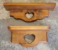 2 prateleiras de parede de madeira vintage com formas de coração recortadas (um pino frontal faltando)  comprar usado  Enviando para Brazil
