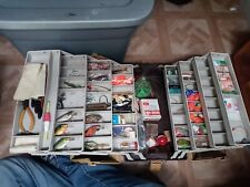 Vintage Plano Tackle Box cheia de iscas e acessórios de pesca vintage, usado comprar usado  Enviando para Brazil