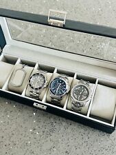 Colección de relojes - Versus Versace (2) + Invicta (1) + etiqueta de perro + estuche de exhibición  segunda mano  Embacar hacia Argentina