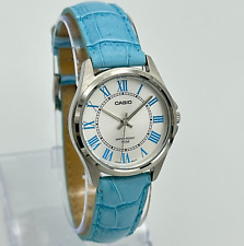 Relógio clássico feminino CASIO tom prata e couro azul vestido/casual, LTP-1383 comprar usado  Enviando para Brazil