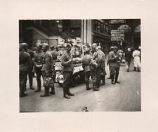 Soldados de la Wehrmacht París Francia estación principal periódico stand quiosco "señal" segunda mano  Embacar hacia Argentina