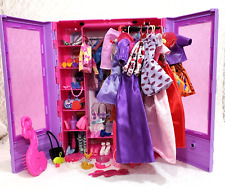 Estuche de transporte armario de moda Barbie 2018 con ropa y accesorios más de 60 piezas. segunda mano  Embacar hacia Mexico
