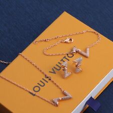 ¡Juego de 3 piezas de collar con dije de alfabeto Louis Vuitton con caja! segunda mano  Embacar hacia Mexico