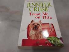Trust Me on This ~ Por Jennifer Crusie Pequeno Livro de Brochura Sexy Brincadeiras Romance comprar usado  Enviando para Brazil