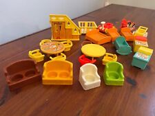 Lote antigo Fisher-Price Little People de 24 móveis para casa cadeiras cama berço de mesa comprar usado  Enviando para Brazil