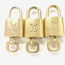 Conjunto de 3 cadeados e chaves Louis Vuitton bronze ouro número aleatório (autêntico) comprar usado  Enviando para Brazil