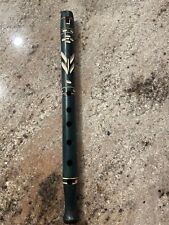 Flauta tallada en madera verde segunda mano  Embacar hacia Argentina