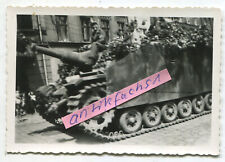 Foto :  Panzer Sturmgeschütz mit Tarnanstrich in Deutscher Ortschaft 1945 gebraucht kaufen  Zeuthen