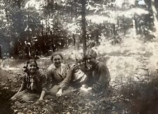 Ragazze nel bosco. usato  Bologna