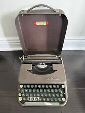 Máquina de escribir de metal portátil vintage Smith-Corona Skyriter (9 libras) gris con llaves verdes segunda mano  Embacar hacia Argentina