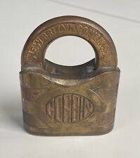 Cadeado de latão antigo CORBIN New Britain Conn. Início dos anos 1900. SEM CHAVE comprar usado  Enviando para Brazil