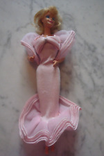 Vetement poupée barbie d'occasion  La Roche-Posay