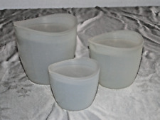 Usado, Conjunto de copos medidores de silicone Pampered Chef - 1/2/3 xícaras com tampas comprar usado  Enviando para Brazil