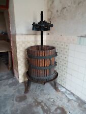 torchio per uva usato, diametro della gabbia in legno 60 cm, altezza 70 cm usato  L Aquila