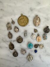 LOTE DE 21 MEDALLAS SANTAS RELIGIOSAS ANTIGUAS RARAS DE COLECCIÓN, MEDALLAS MADRE E HIJO 925 segunda mano  Embacar hacia Argentina