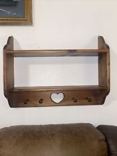 Abrigo de madera decorativo pequeño corazón de 2 niveles colgador estante rústico 23,5"" W X 18,5"" L segunda mano  Embacar hacia Argentina