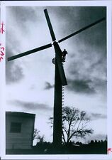 Molino de viento Merkham 1979 Man On 45 kw generador residencia Pa foto histórica 5x7 segunda mano  Embacar hacia Argentina