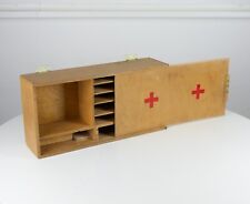 Armário de banheiro vintage grande bege de madeira. Armário de parede de remédios da Cruz Vermelha. comprar usado  Enviando para Brazil