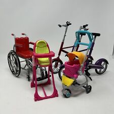 Lote de accesorios para muñecas de 12"". 2 bicicletas, silla de ruedas, silla alta y cochecito. segunda mano  Embacar hacia Argentina