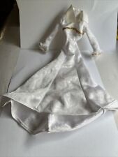 Usado, Vestido branco Barbie Fashion Avenue com faixa dourada para boneca usado pode cheirar mofado comprar usado  Enviando para Brazil