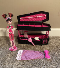 Muñeca MONSTER HIGH Dráculaura Muerto Cansado Joyería Caja ATAÚD Cama con Muñeca RARA segunda mano  Embacar hacia Argentina