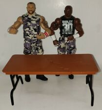 Figuras de luta livre WWE Dudley Boyz Battle Pack 41 Bubba Ray D-Von + leitura de mesa comprar usado  Enviando para Brazil