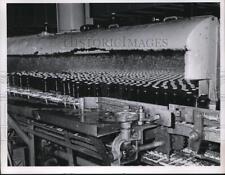 1965 Press Photo botellas de cerveza pasteurizador en Carling Brewing Co. segunda mano  Embacar hacia Argentina