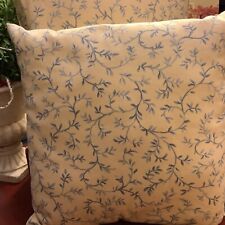 2 decorative pillows for sale  Casselberry