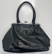 Usado, Bolsa satchel Expressions NYC Croco Kiss Lock preta couro sintético grande alça superior comprar usado  Enviando para Brazil