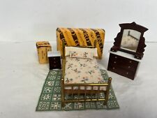 Casa de bonecas Concord miniaturas móveis cama cômoda mesa lateral com tapete e caixas 422 comprar usado  Enviando para Brazil