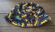 Sombrero de cubo Batman Juvenil Negro Gris Amarillo Estampado en Todo DC Comics forrado en malla segunda mano  Embacar hacia Argentina