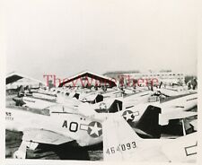 *Foto da Segunda Guerra Mundial - P 51 Mustang avião de combate GRUPO no aeródromo (44-64093)* comprar usado  Enviando para Brazil