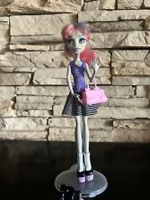 Muñeca clase de baile Mattel Monster High Rochelle Goyle con cepillo, bolso y soporte segunda mano  Embacar hacia Argentina